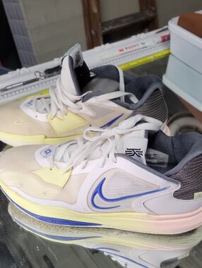 Mens 11.5 Nike Kyrie Low 5 White game royal Basketball Sneakers WhiteYellowBlue